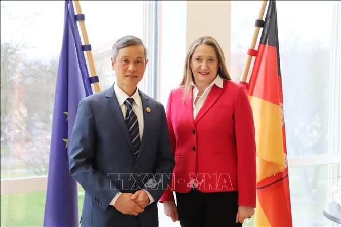 viet nam tang cuong hop tac voi bang niedersachsen cua duc