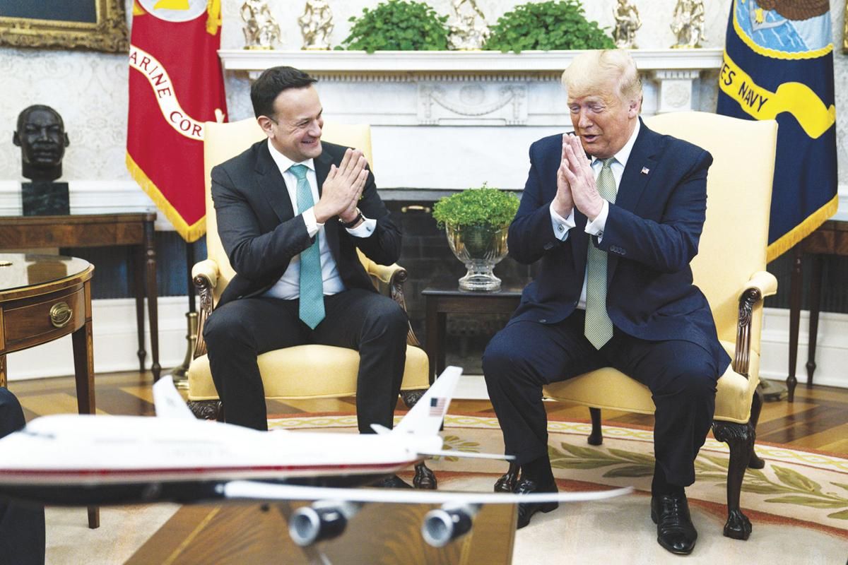 anh an tuong trong tuan 9 153 the gioi be quan khan cap doi pho cu soc covid 19 va bieu tinh o bo tay