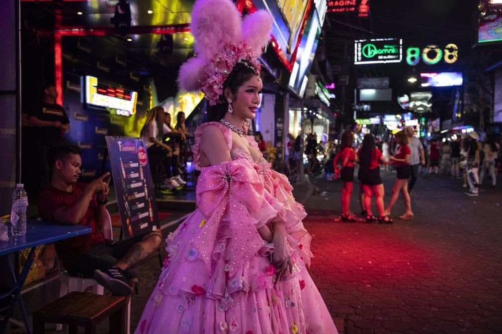 anh an tuong trong tuan 9 153 the gioi be quan khan cap doi pho cu soc covid 19 va bieu tinh o bo tay