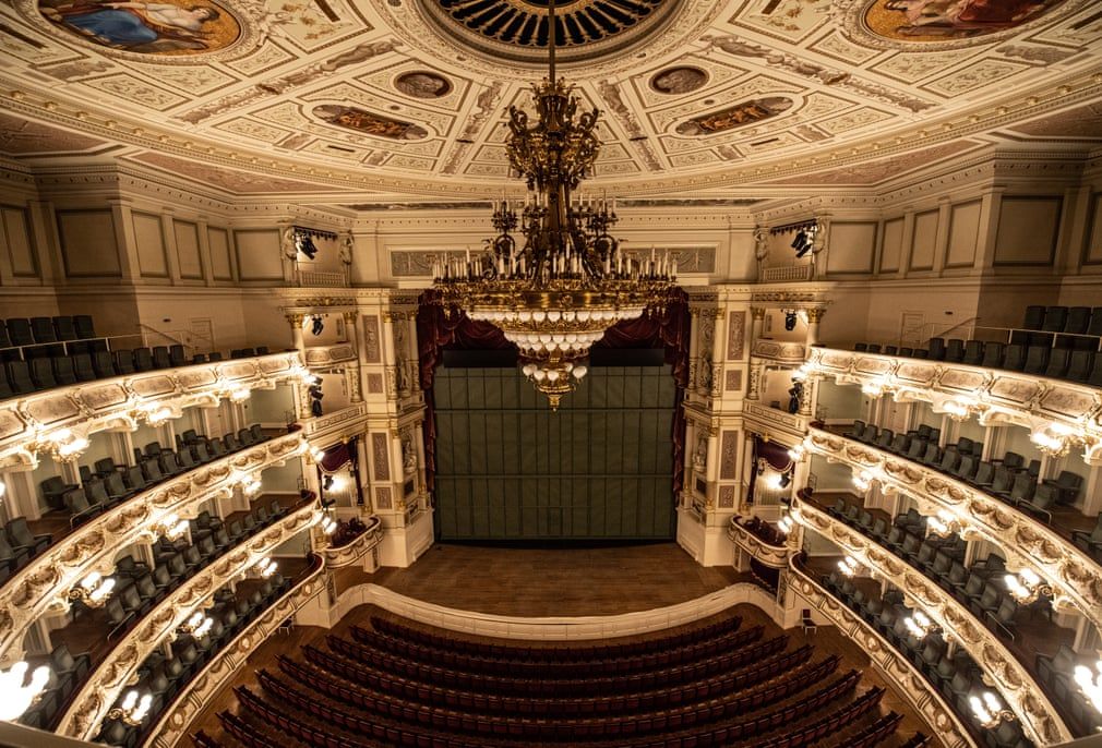 anh an tuong trong tuan 9 153 the gioi be quan khan cap doi pho cu soc covid 19 va bieu tinh o bo tay