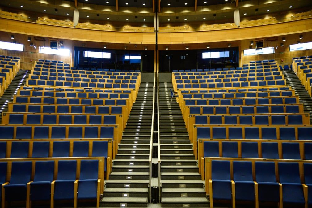 anh an tuong trong tuan 9 153 the gioi be quan khan cap doi pho cu soc covid 19 va bieu tinh o bo tay