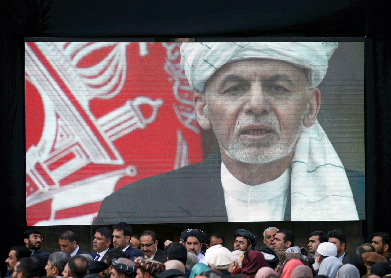 anh an tuong trong tuan 9 153 the gioi be quan khan cap doi pho cu soc covid 19 va bieu tinh o bo tay