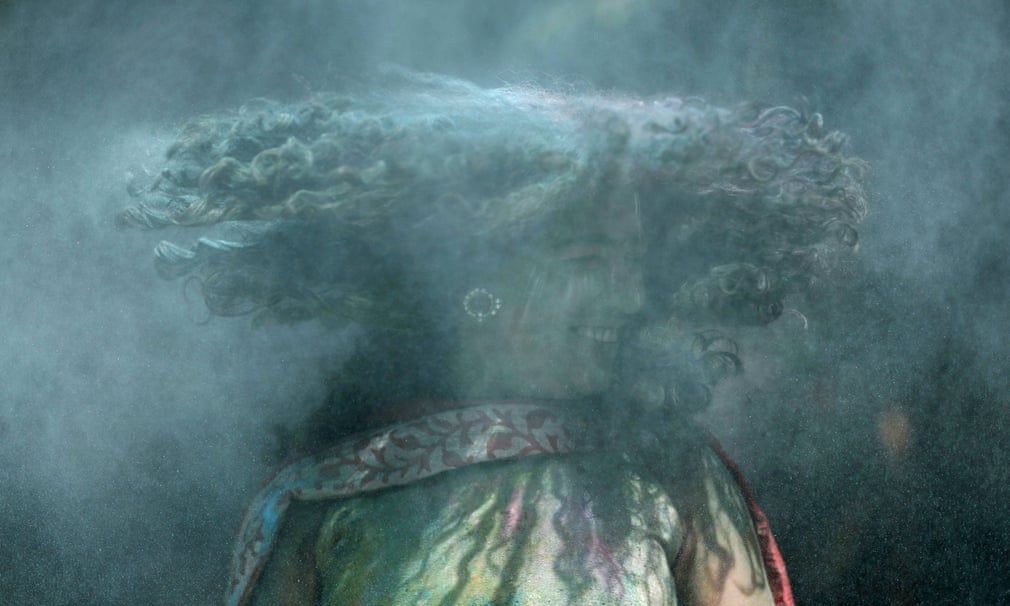 anh an tuong trong tuan 9 153 the gioi be quan khan cap doi pho cu soc covid 19 va bieu tinh o bo tay