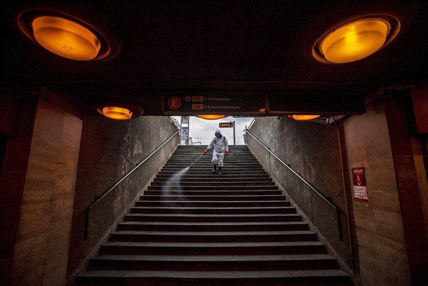 anh an tuong tuan 22 293 the gioi doan ket chong dai dich covid 19 dam cuoi o gaza va kim tu thap cheops thu nho