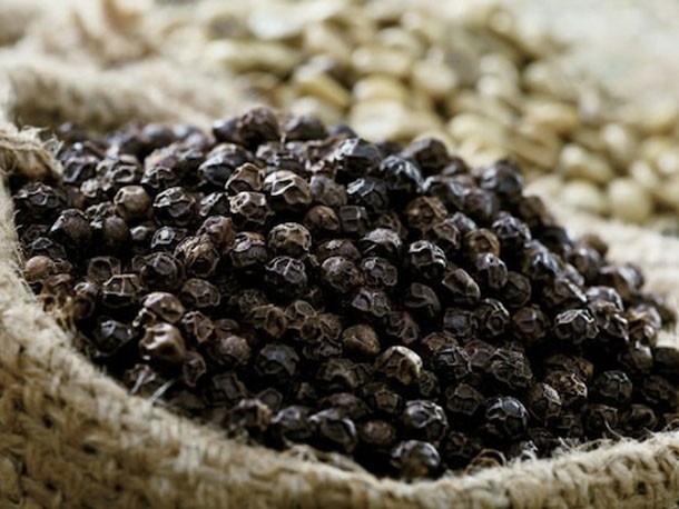 Giá tiêu hôm nay 5/10, ổn định, thấp nhất 78.000đ/kg, thị trường không như kỳ vọng, Việt Nam nhập nhiều tiêu Campuchia