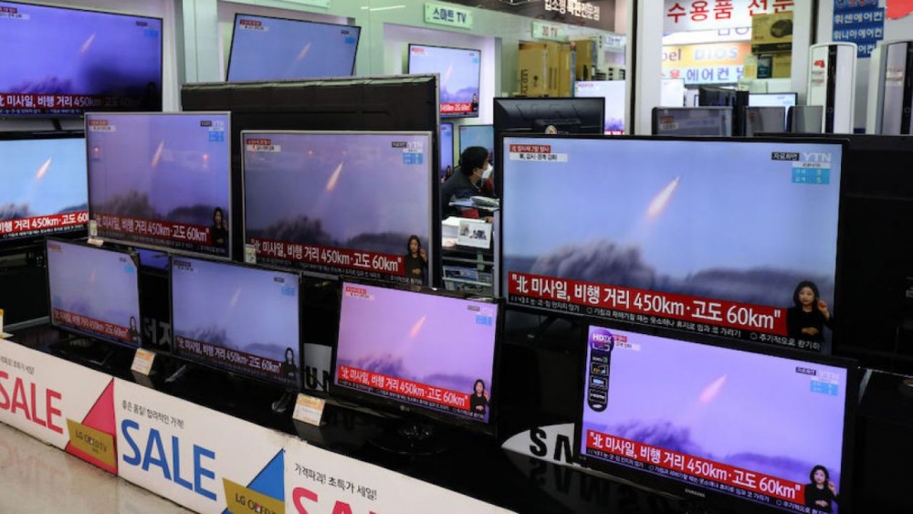 Ảnh ấn tượng tuần (22-28/3): Tâm chấn Covid-19 Brazil, ông Biden lập kỷ lục, cách Tổng thống Nga thể hiện bản thân và căng thẳng Myanmar