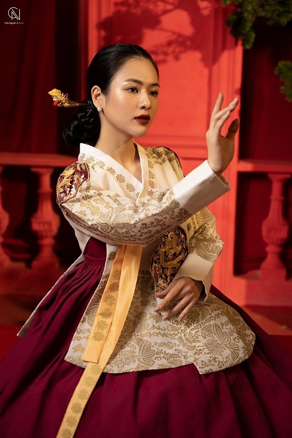 Diễn viên phim Hương vị tình thân nhận nhiều lời khen với loạt ảnh mới