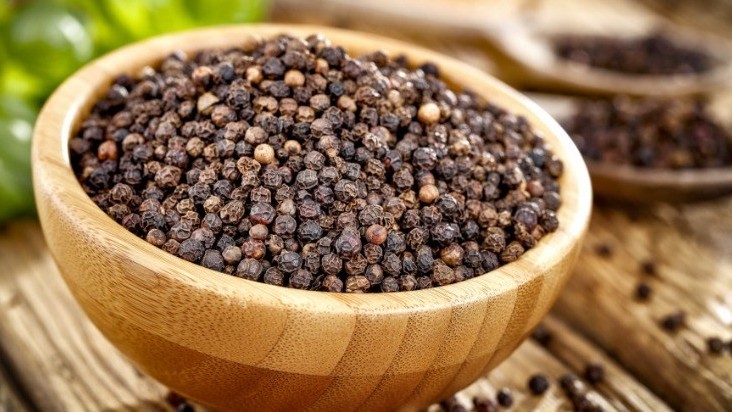 Giá tiêu hôm nay 2/12, nỗi lo thị trường nhập khẩu lớn nhất lại ‘đóng cửa’; ngược xu hướng thế giới, diện tích hồ tiêu Việt Nam giảm