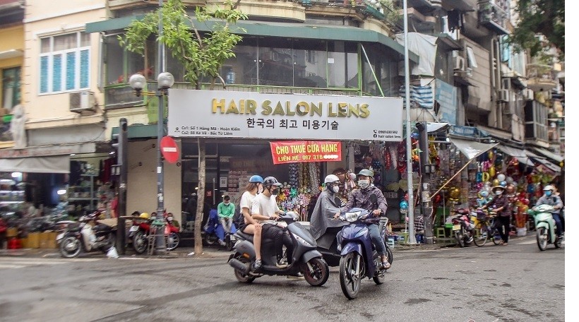 Signage for rent in Hanoi Old Quarter.  (Source: Vietnamnet)