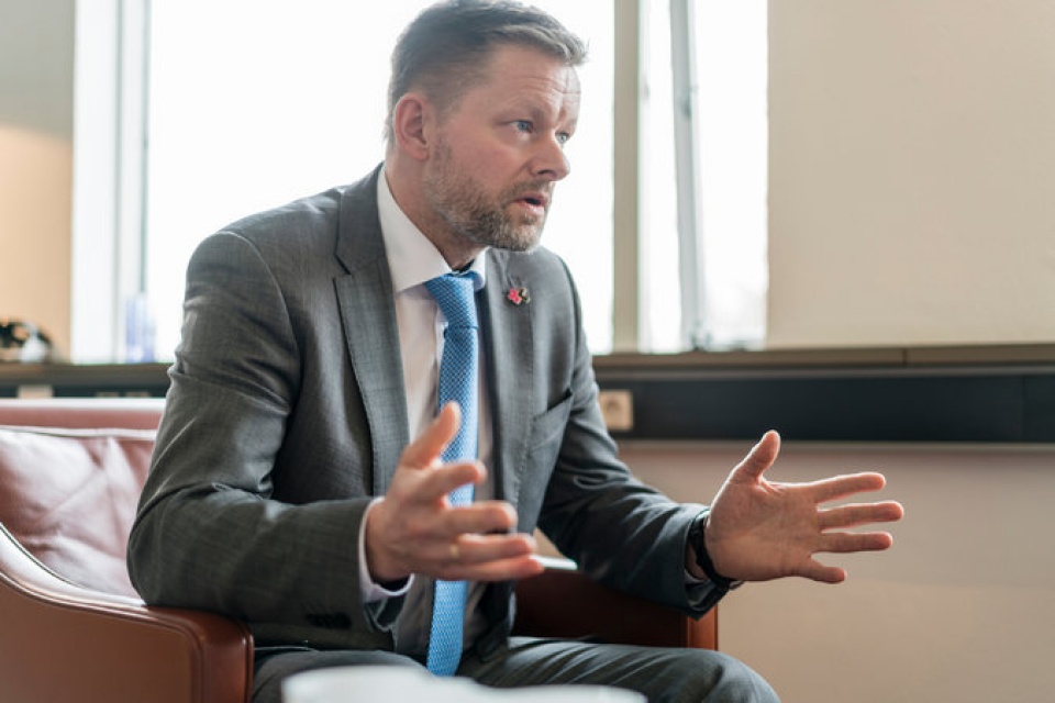 iceland quoc gia dau tien ban hanh luat ve tra luong binh dang