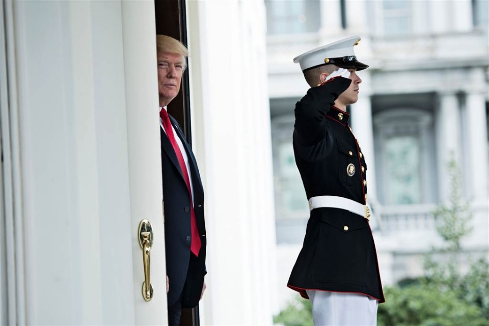 100 ngày đầu tiên của Tổng thống Donald Trump qua ảnh 100 ngay dau tien cua tong thong donald trump qua anh