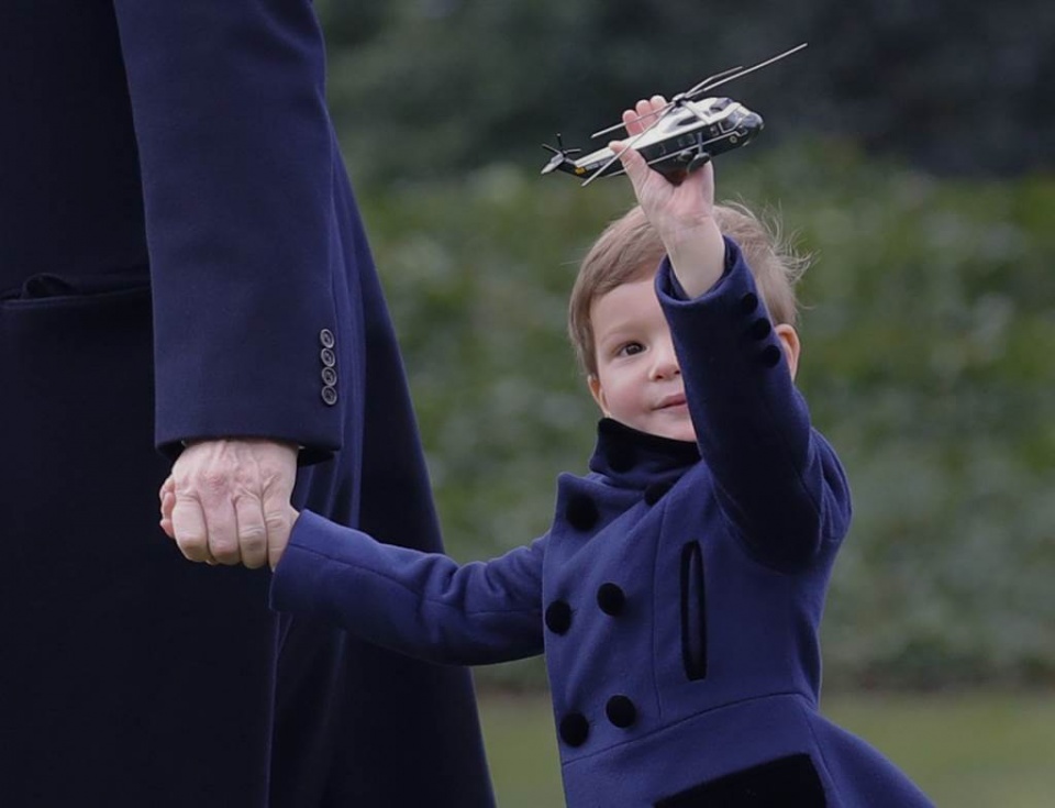 100 ngày đầu tiên của Tổng thống Donald Trump qua ảnh 100 ngay dau tien cua tong thong donald trump qua anh