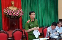 ha noi giai cuu 5 nguoi mac ket trong hoa hoan giua dem