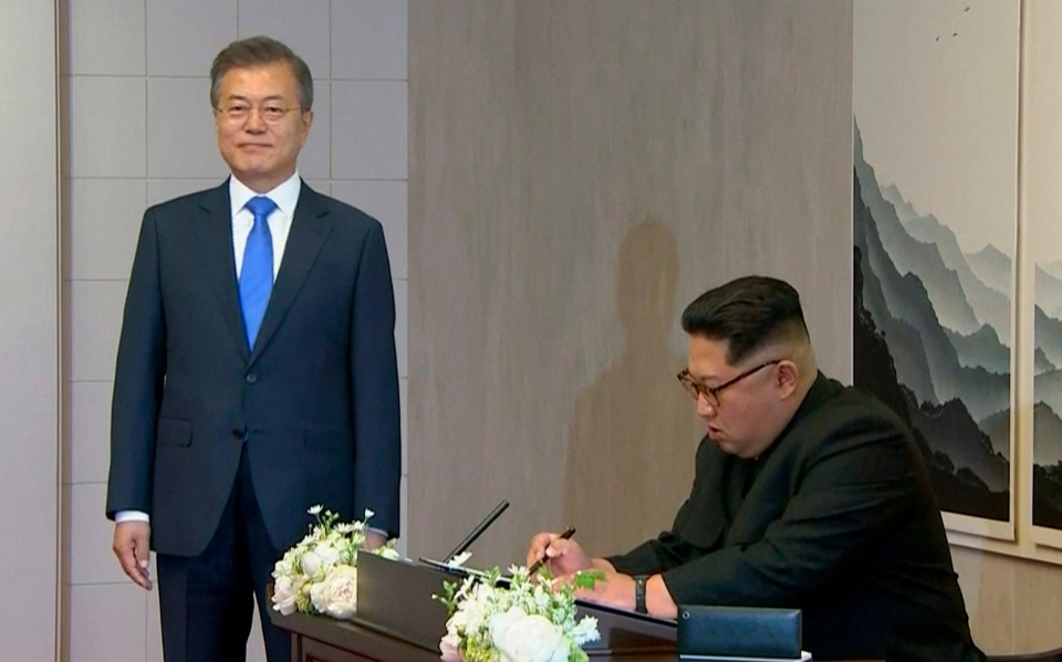 cuoc gap lien trieu nhung hinh anh lich su