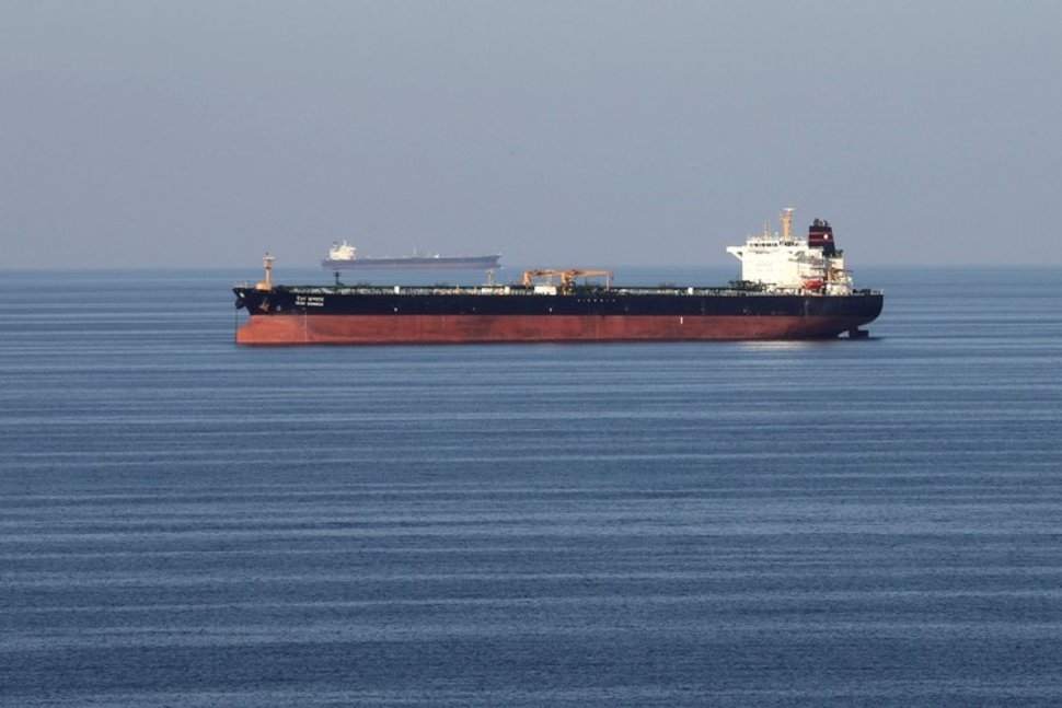 iran doa phong toa eo bien hormuz neu my ap lenh trung phat moi