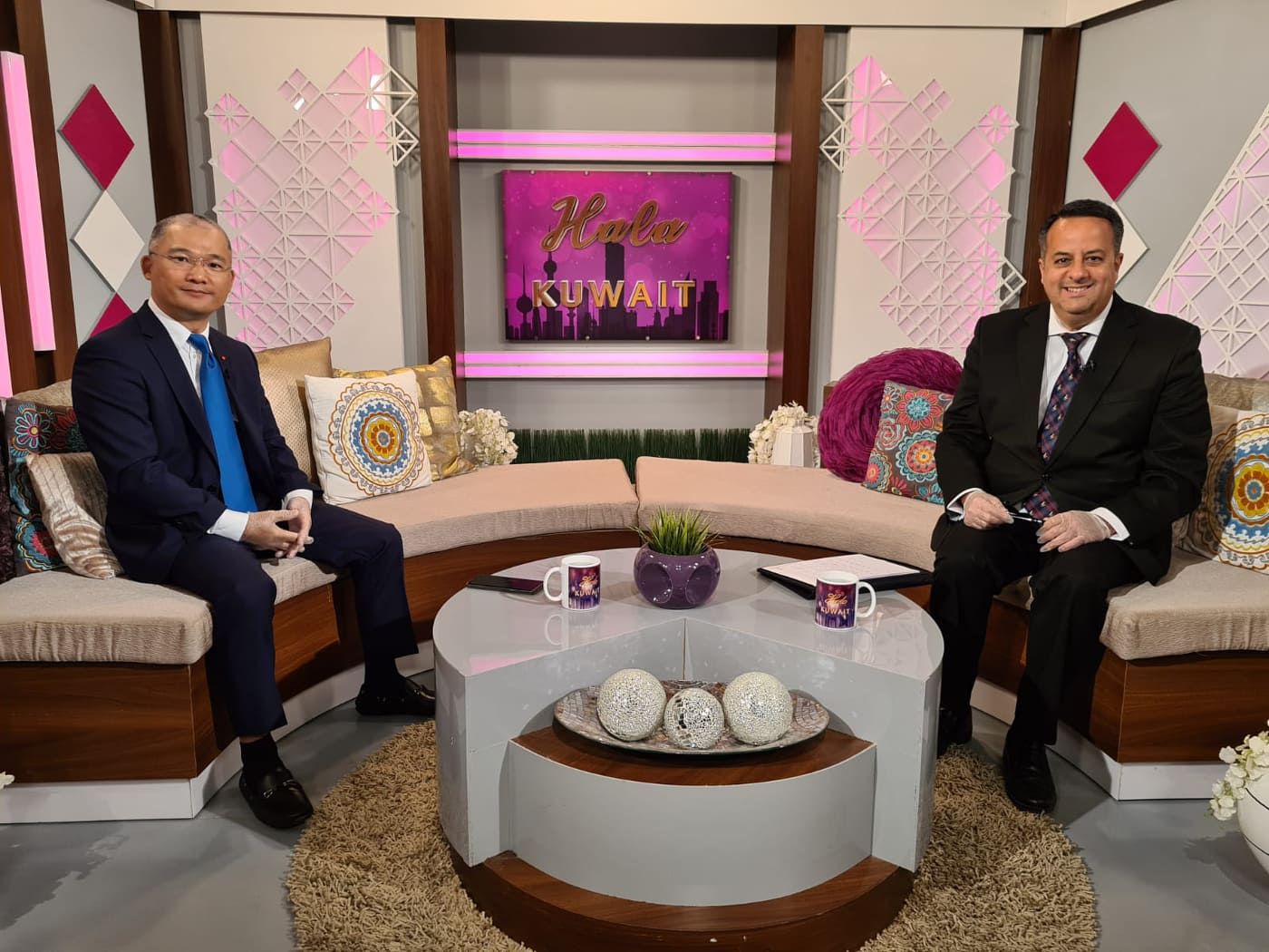 dai su trinh minh manh chong covid 19 hay o nha va thu thach voi dieu nhay ghen co vy