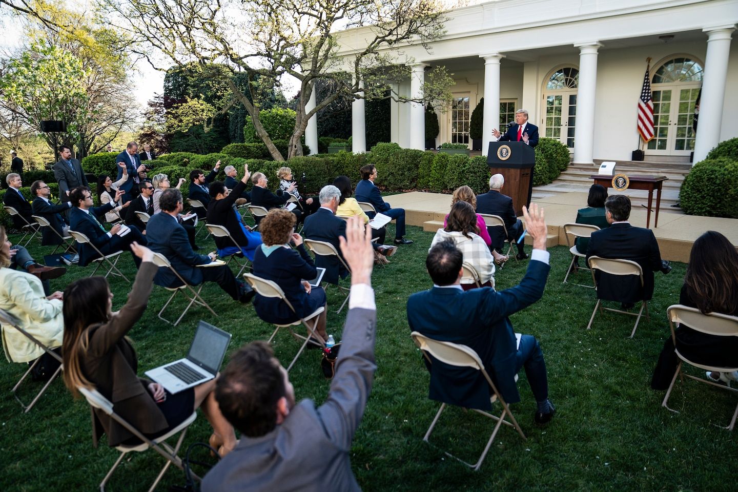 anh an tuong tuan 303 54 su met moi va nuoc mat o new york covid 19 bop nghet toan cau