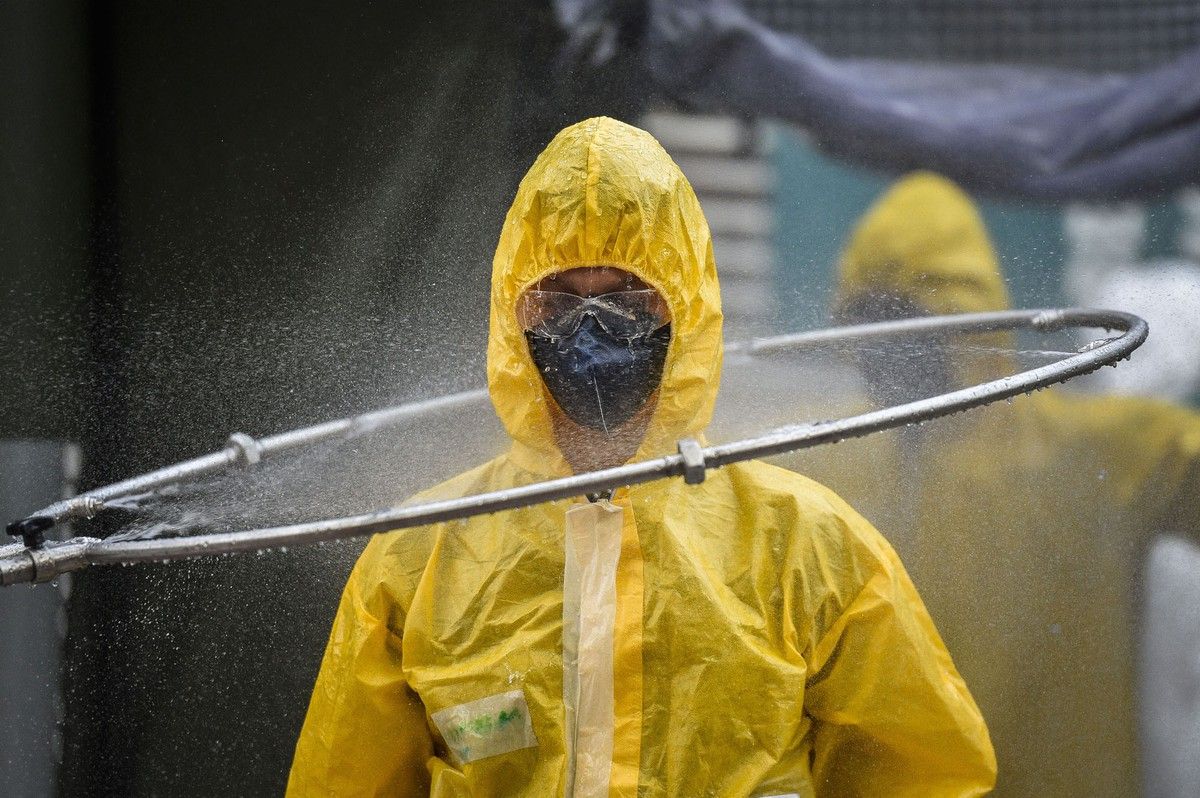 anh an tuong tuan 6 124 the gioi vat lon voi covid 19 tranh cai ve ho chon tap the o new york va nuoc mat ngay doan tu o vu han