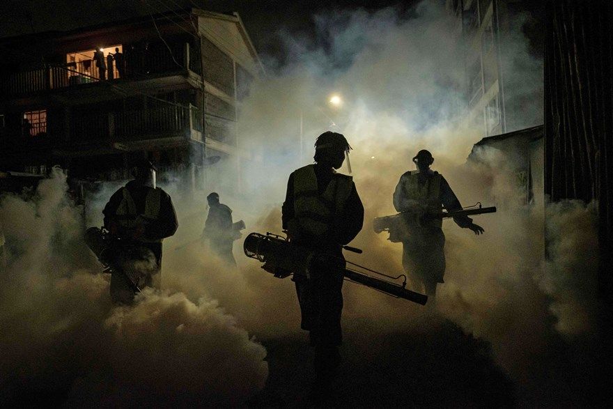 anh an tuong tuan 6 124 the gioi vat lon voi covid 19 tranh cai ve ho chon tap the o new york va nuoc mat ngay doan tu o vu han