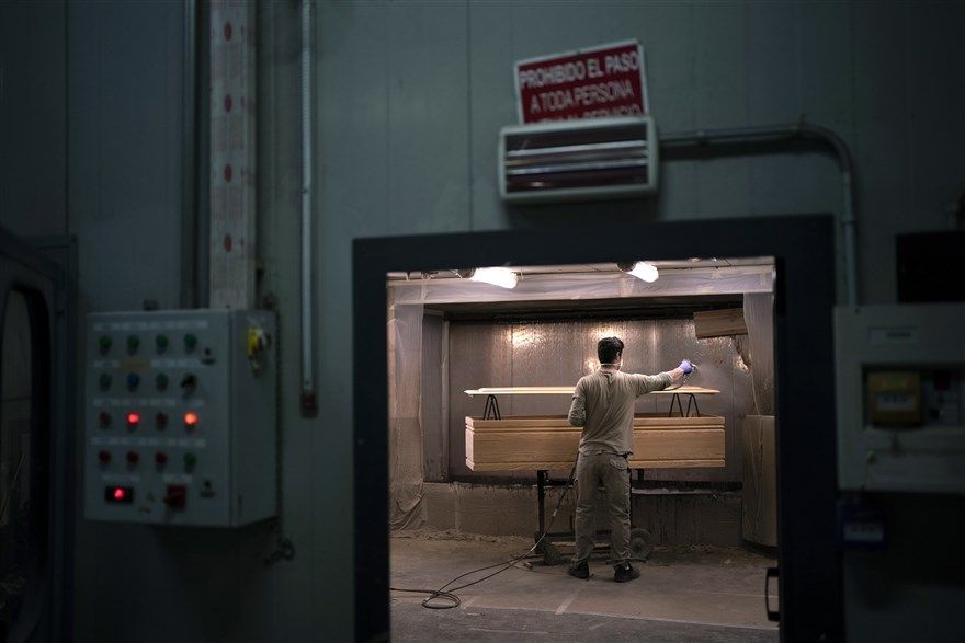 anh an tuong tuan 13 194 khau trang bap cai dinh chinh so lieu noi dau su gian du va long tri an giua dai dich covid 19