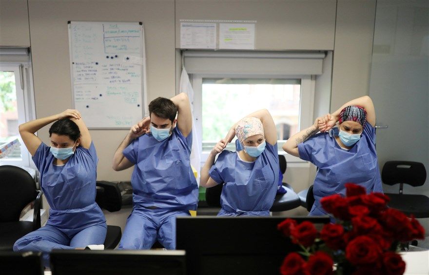 anh an tuong tuan 20 264 nhung buc anh ve covid 19 gay soc vu han tro lai va chien su cang thang o libya