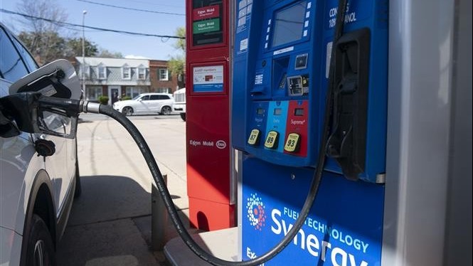 noi gia xang dau tang do trung phat nga tong thong my ngo y doanh nghiep giam gia ngay lap tuc