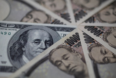 Đồng USD tăng mạnh. Fed liên tục tăng lãi suất, trong khi Ngân hàng Trung ương Nhật Bản duy trì chính sách lãi suất cực thấp. (Nguồn ảnh: Reuters) Đồng USD tăng mạnh. Fed liên tục tăng lãi suất, trong khi Ngân hàng Trung ương Nhật Bản duy trì chính sách lãi suất cực thấp. (Nguồn ảnh: Reuters)
