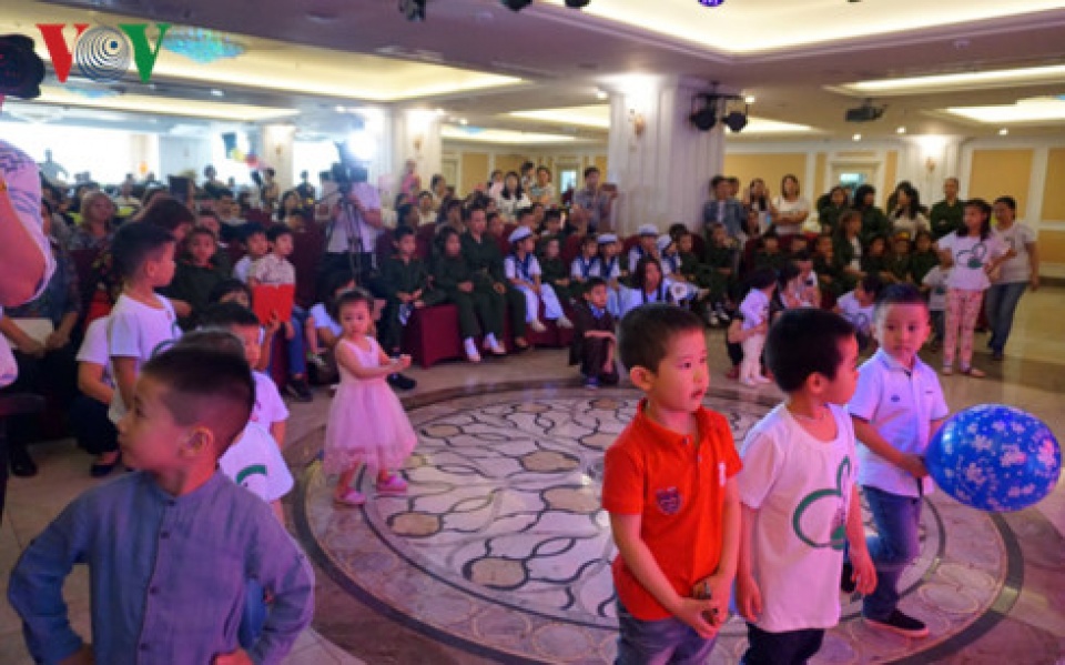 Biểu diễn nghệ thuật từ thiện cho trẻ em Việt Nam và Nga bieu dien nghe thuat tu thien cho tre em viet nam va nga