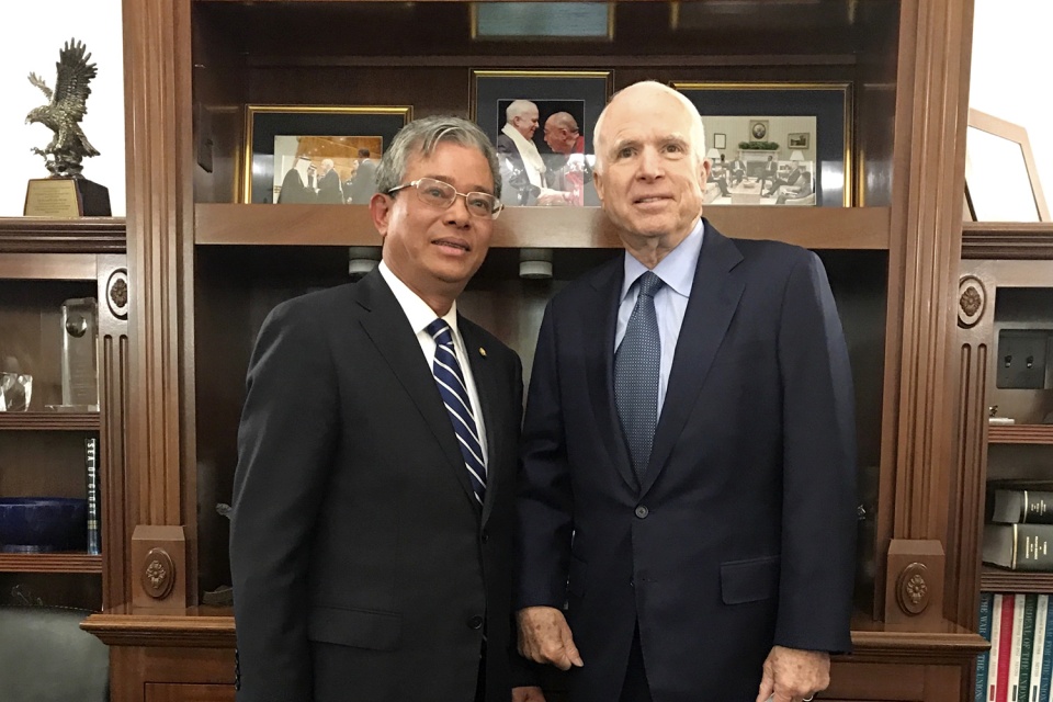 dai su viet nam tai hoa ky gap lam viec voi cac nghi si hoa ky