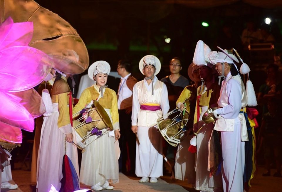 festival hue 2018 lung linh trong dem hoi sac mau van hoa viet han