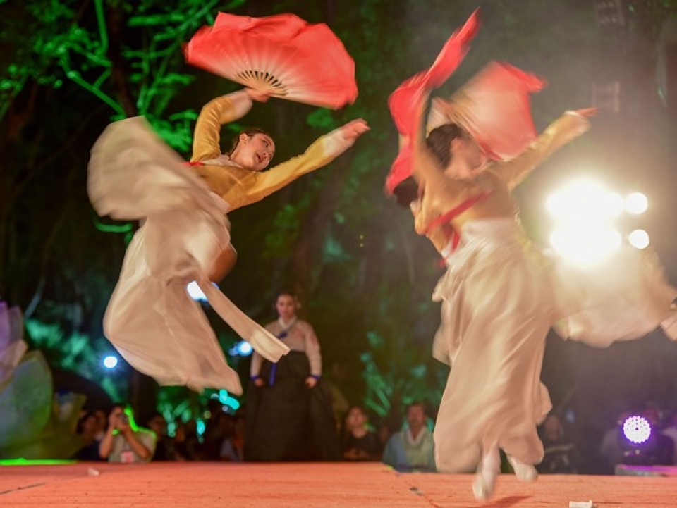 festival hue 2018 lung linh trong dem hoi sac mau van hoa viet han