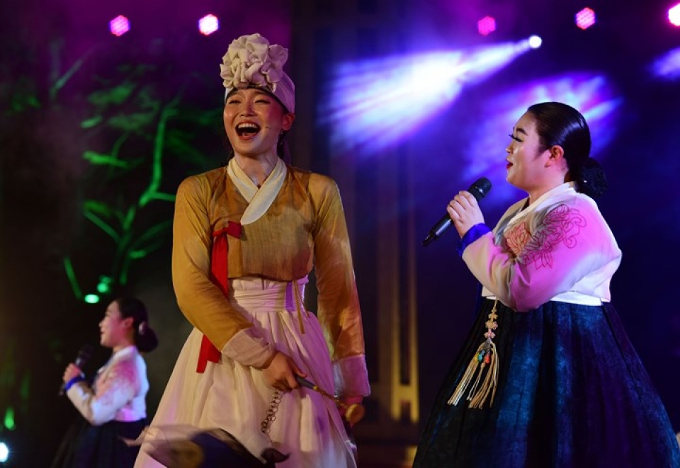 festival hue 2018 lung linh trong dem hoi sac mau van hoa viet han