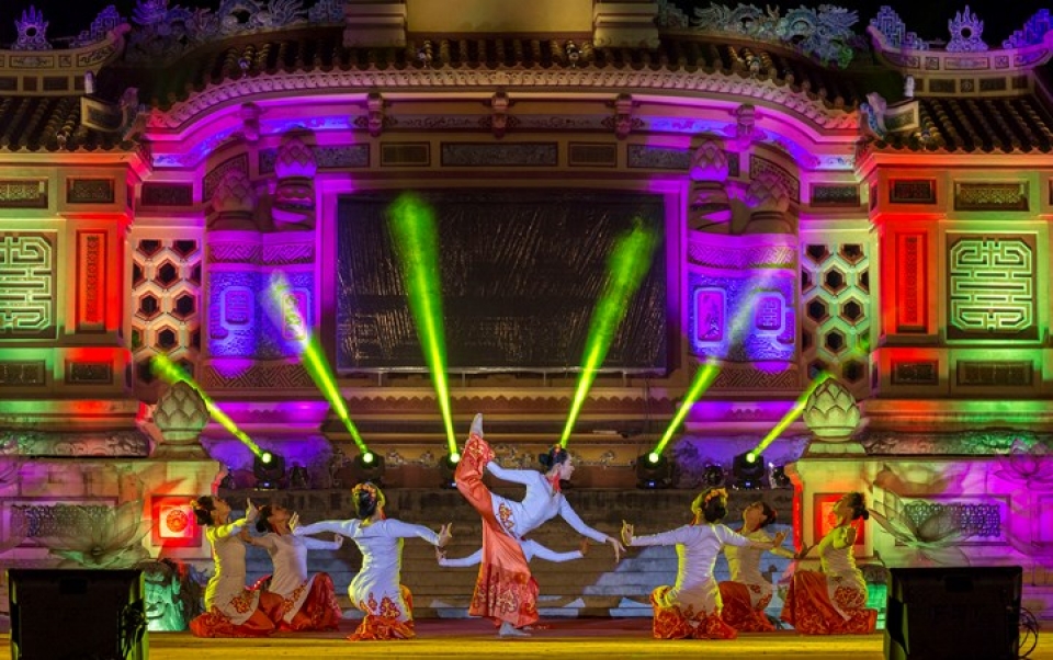 festival hue 2018 lung linh trong dem hoi sac mau van hoa viet han