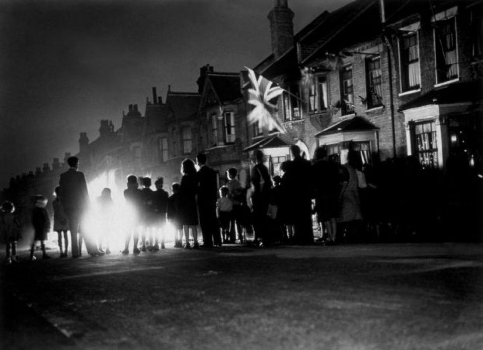 Năm 1945 và ký ức về chiến thắng khiến cả châu Âu tưng bừng tung bung hinh anh ngay chien thang o chau au nam 1945