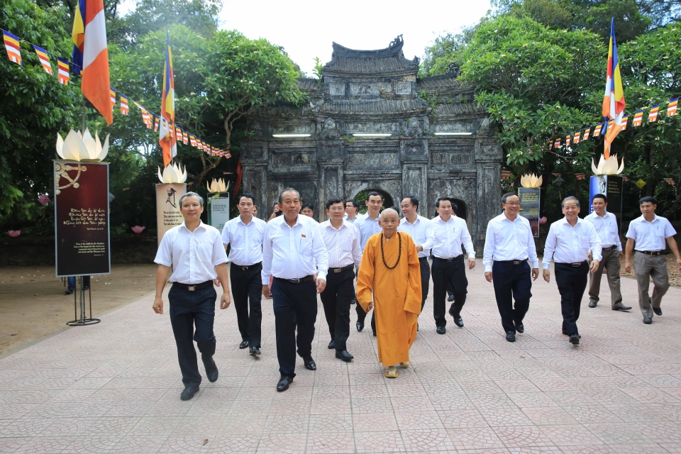 pho thu tuong truong hoa binh chuc mung le phat dan