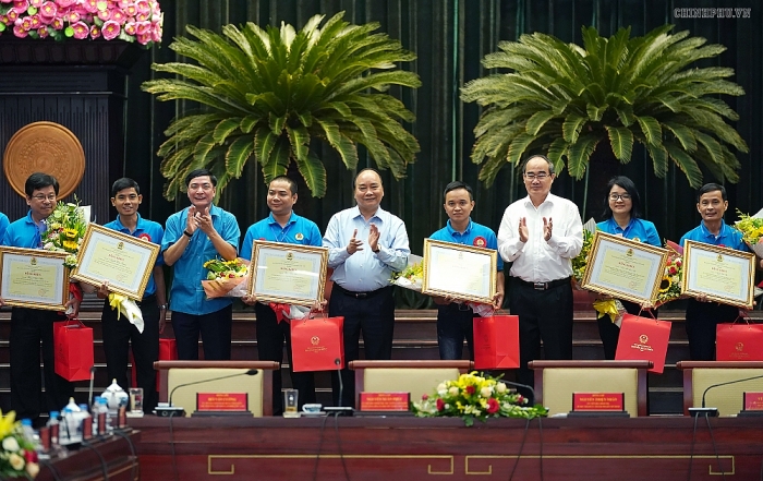 thu tuong nguyen xuan phuc doi thoai voi cong nhan ky thuat cao