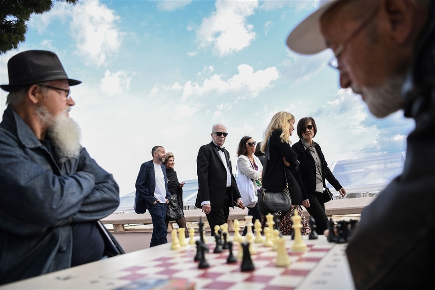 anh an tuong trong tuan 12 195 thu gian tai quan ca phe may bay o new york