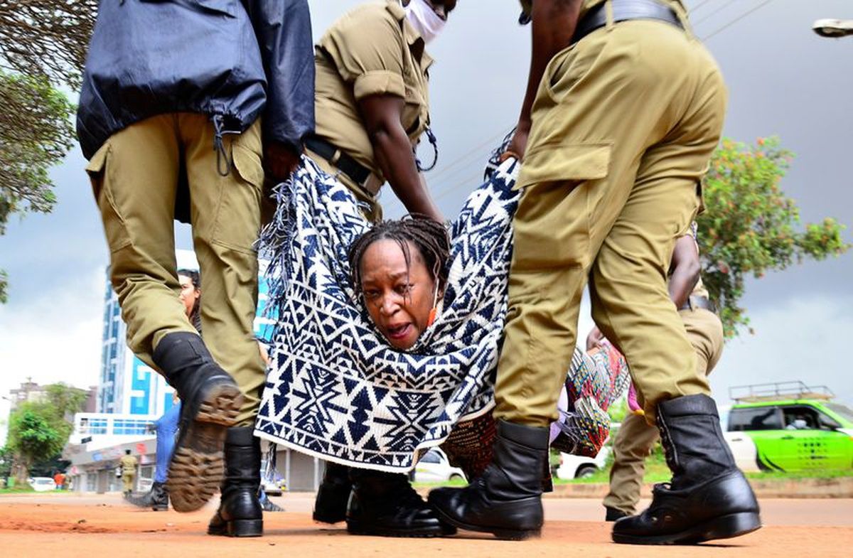 anh an tuong tuan 18 245 chuyen ve chiec khau trang cua ong trump le tot nghiep co don va robot virus corona