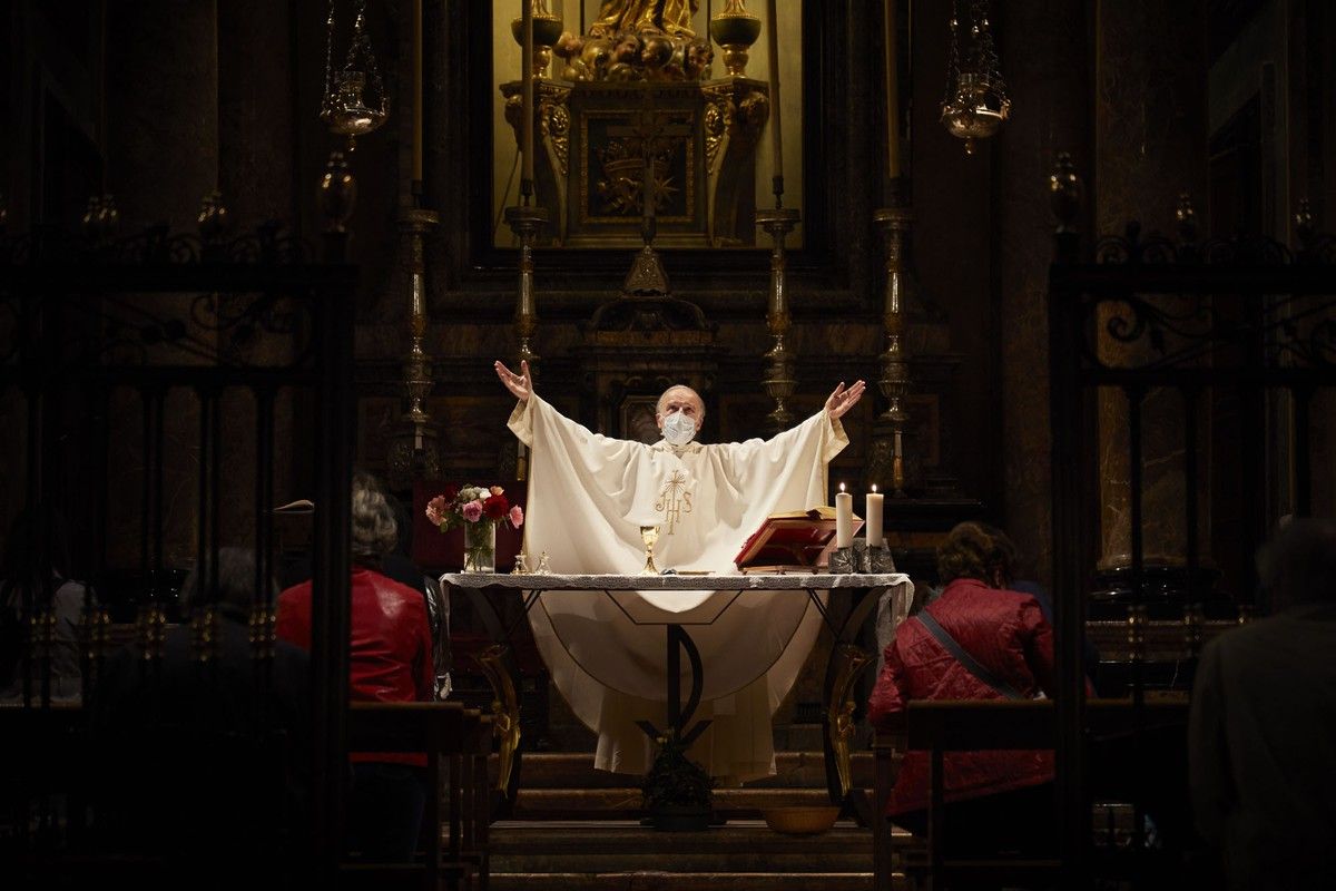 anh an tuong tuan 18 245 chuyen ve chiec khau trang cua ong trump le tot nghiep co don va robot virus corona