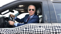 Ảnh ấn tượng tuần 17-23/5: Nước mắt ở Dải Gaza, Tổng thống Mỹ Joe Biden lái xe bán tải và niềm xót thương Covid-19