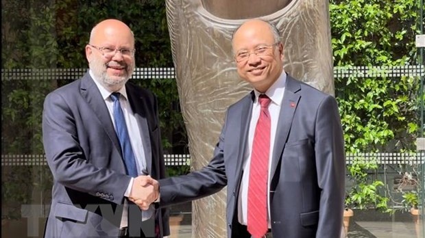 dai su dinh toan thang tham lam viec gap go cong dong nguoi viet tai thanh pho nice phap