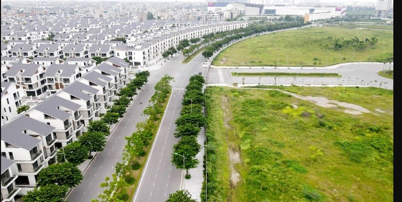 Bất động sản mới nhất: Biệt thự Hà Nội bỏ hoang ‘ngáo giá’, sẽ không áp dụng khung giá đất, lo ngại về Thông tư 39 yêu cầu kiểm soát tín dụng