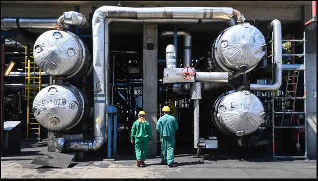 Nga vẫn ung dung trước lệnh cấm vận dầu, Ấn Độ, Trung Quốc có ‘theo chân’ EU? (Nguồn: Getty) Nga vẫn ung dung trước lệnh cấm vận dầu, Ấn Độ, Trung Quốc có ‘theo chân’ EU? (Nguồn: Getty)