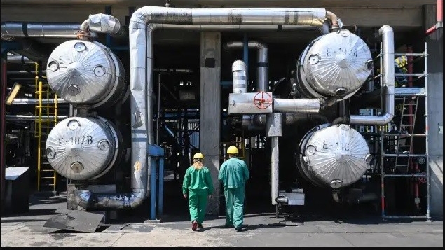 hai khach sop mua dau nga dot ngot chuyen huong co lien quan lenh trung phat cua my