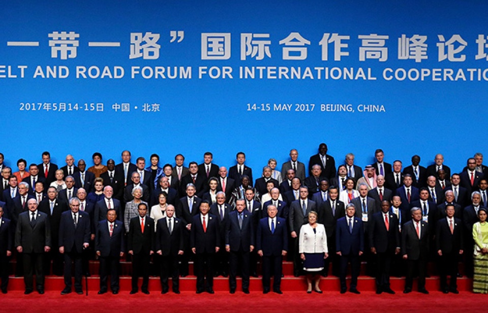 vi tri cua chau phi trong vanh dai va con duong