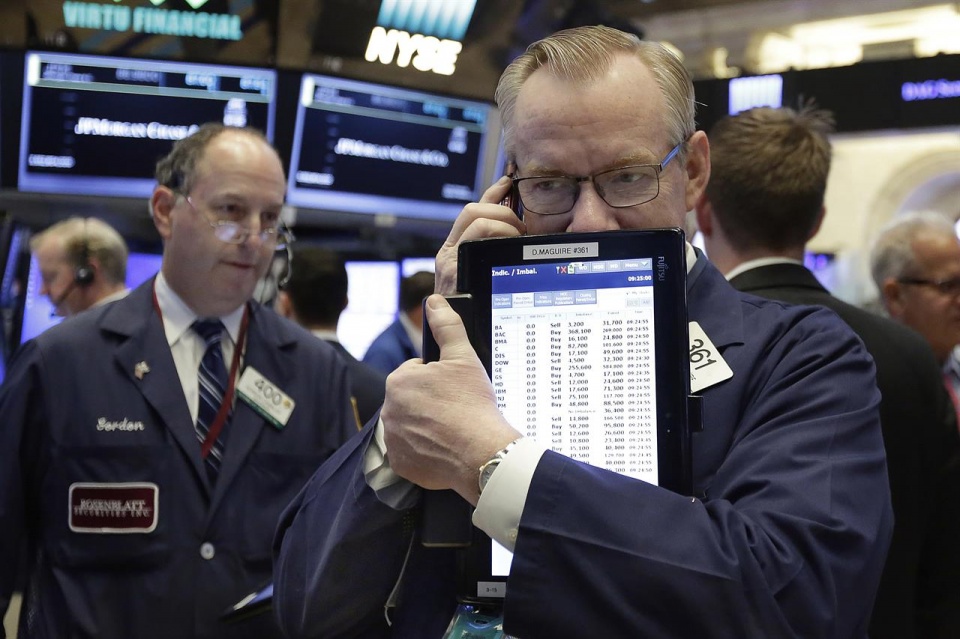 Chứng khoán phản ứng trái chiều sau quyết định của Fed chung khoan phan ung trai chieu sau quyet dinh cua fed