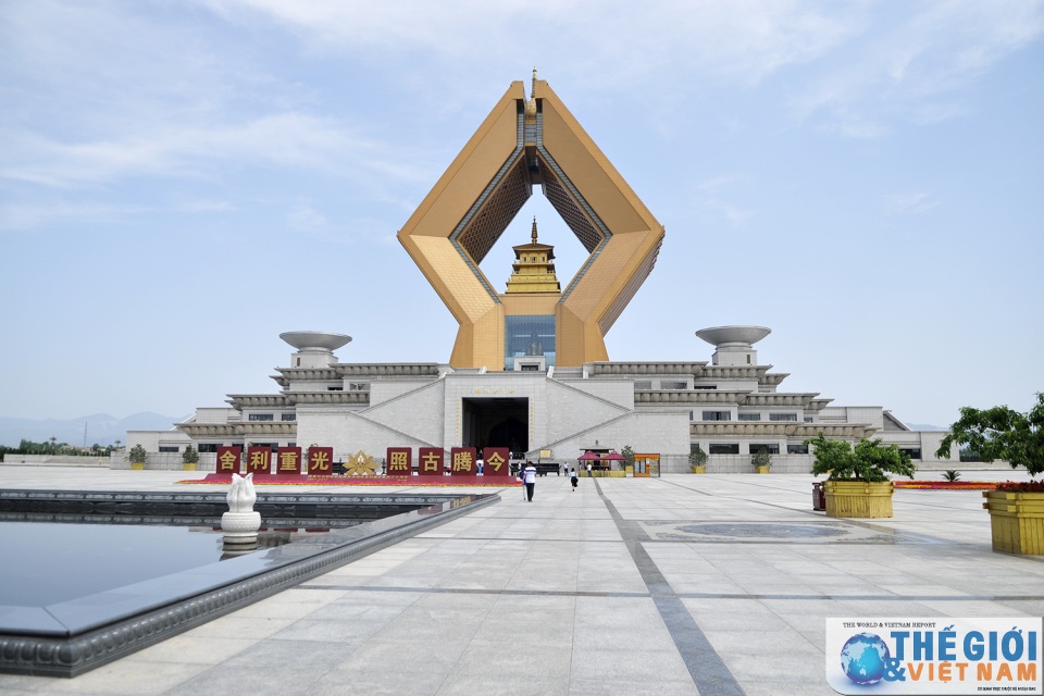 chiem nguong phap mon ngoi chua lon bac nhat trung quoc