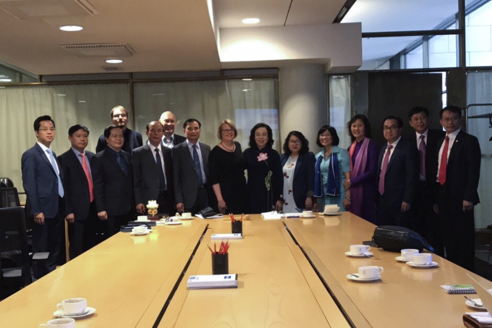 ha noi tang cuong hop tac voi phan lan