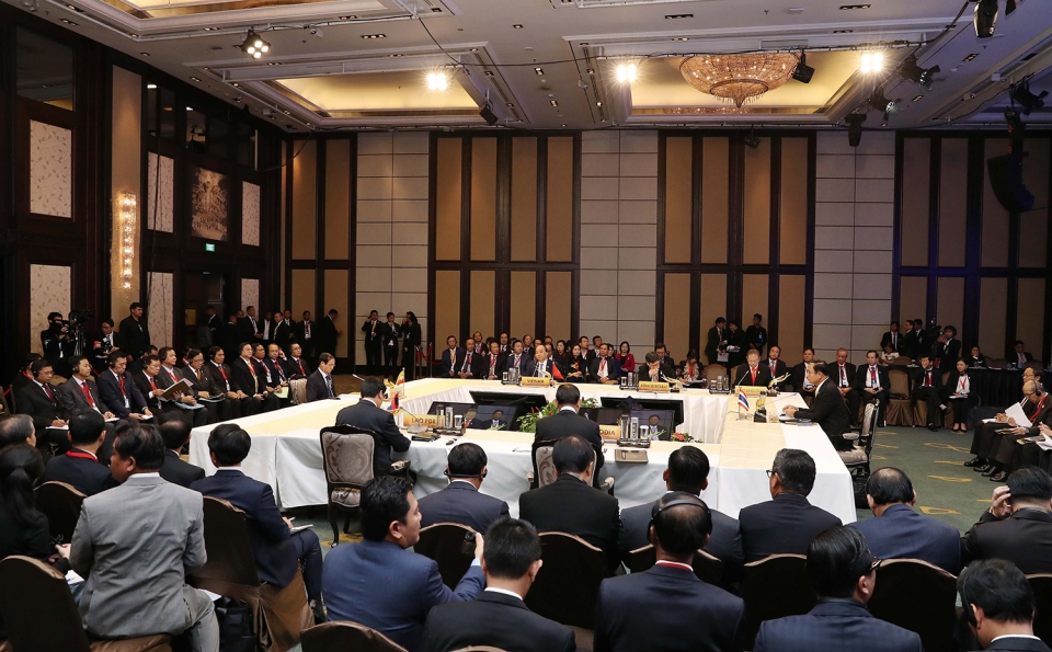 thu tuong nguyen xuan phuc can cai tien co che hoat dong cua acmecs