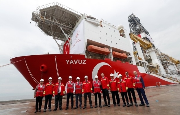 giua cang thang voi phuong tay tho nhi ky gui tau khoan moi den dong dia trung hai